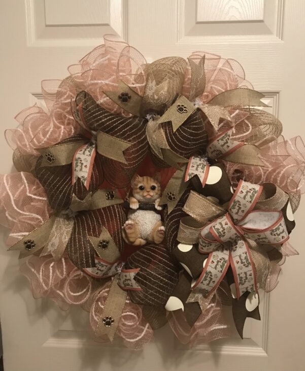 Peek-a-Boo Kitty Wreath