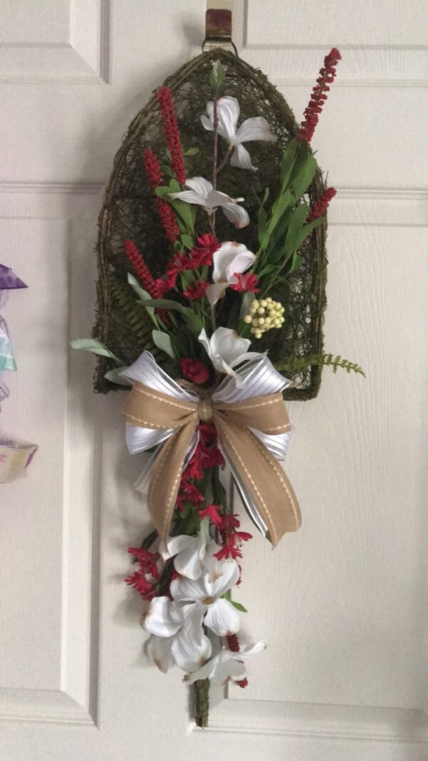 Spade Shovel Wall Hanging Wreath