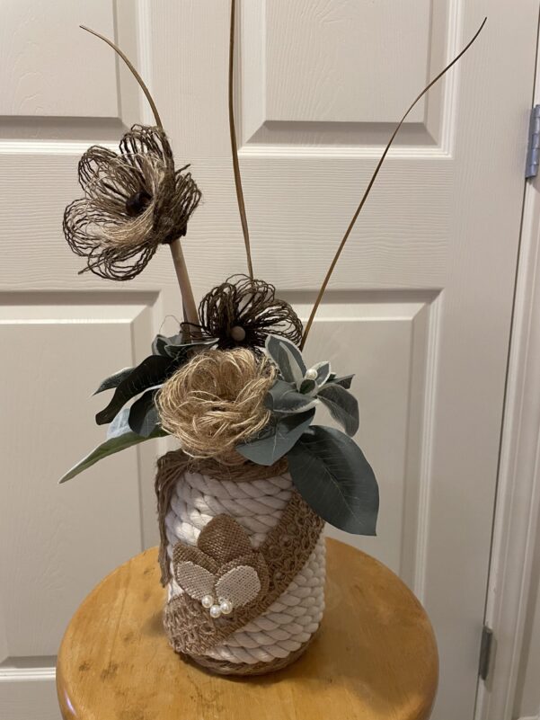 Centerpiece white rope & burlap