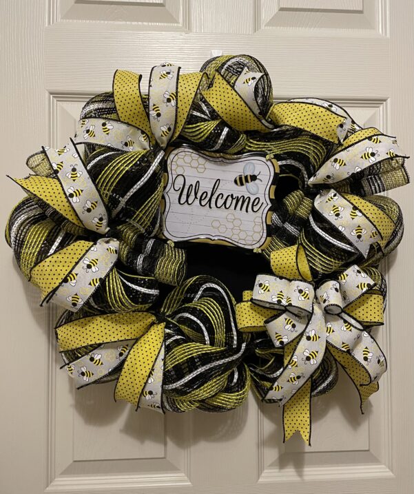 Welcome Bumble Bee Wreath